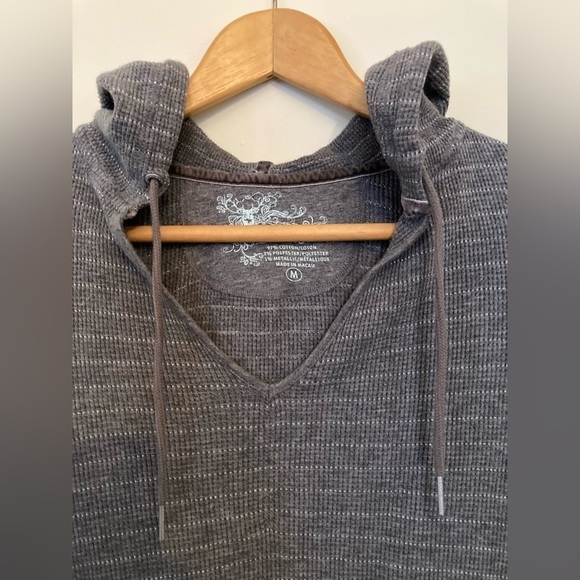 eddie Bauer grey hoodie with thin silver pin stripe running through it. Size M - Picture 4 of 8